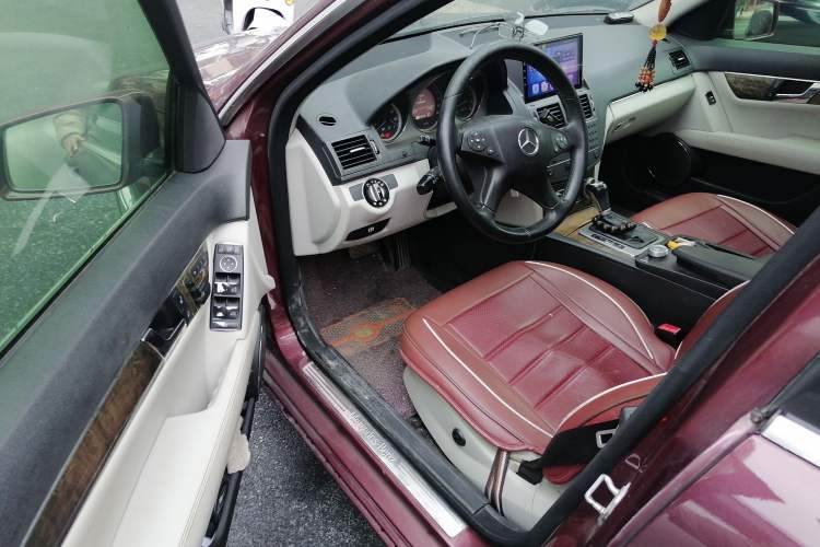 Used Mercedes-Benz C-Class 2010 C 200 CGI Fashion Model Driver Seat