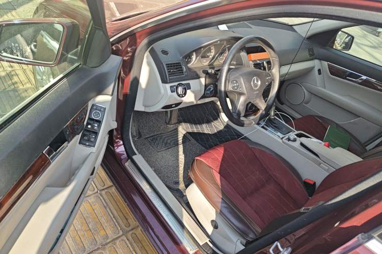 Used Mercedes-Benz C-Class 2010 C 200 CGI Elegance Model Driver Seat