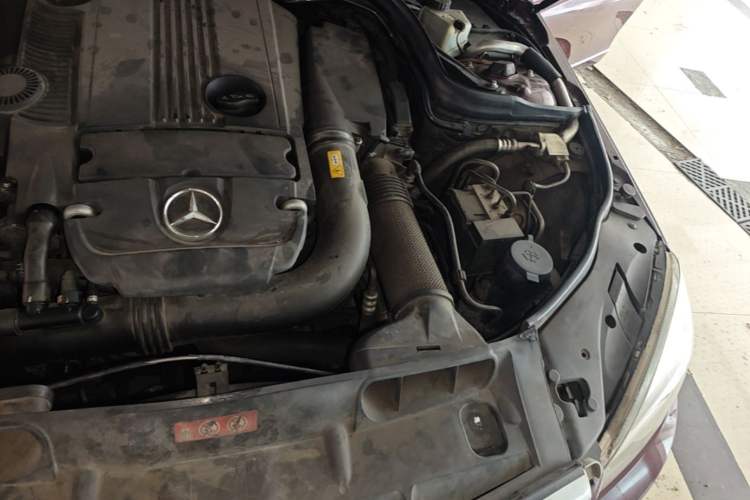 Used Mercedes-Benz C-Class 2010 C 200 CGI Elegance Model Engine Bay Left
