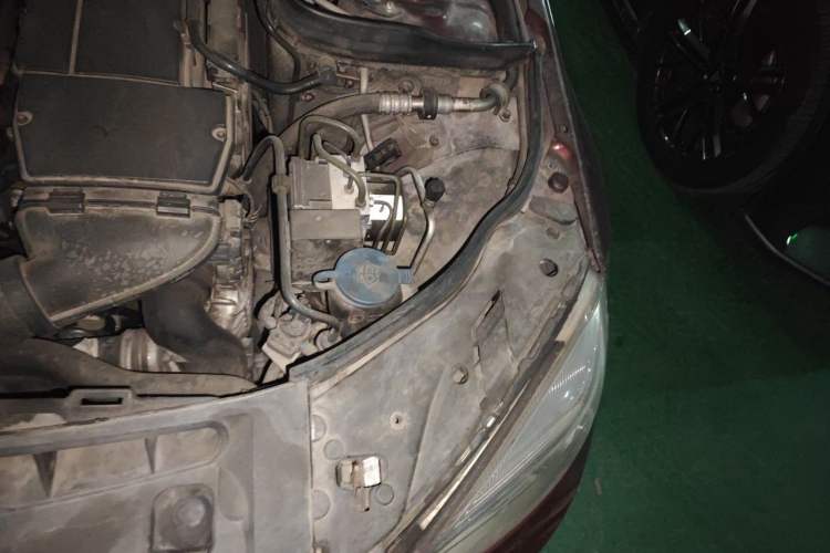 Used Mercedes-Benz C-Class 2010 C 200K Fashion Model Engine Bay Left