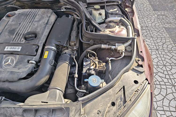 Used Mercedes-Benz C-Class 2010 C 200 CGI Elegance Model Engine Bay Left