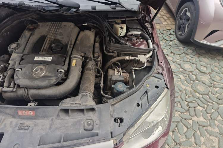 Used Mercedes-Benz C-Class 2010 C 200 CGI Fashion Model Engine Bay Left