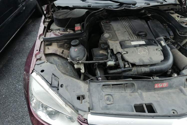 Used Mercedes-Benz C-Class 2010 C 200 CGI Fashion Model Engine Bay Right