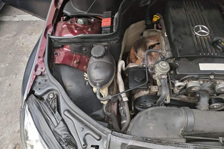 Used Mercedes-Benz C-Class 2010 C 180K Classic model Engine Bay Right