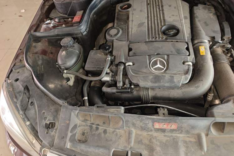 Used Mercedes-Benz C-Class 2010 C 200 CGI Elegance Model Engine Bay Right