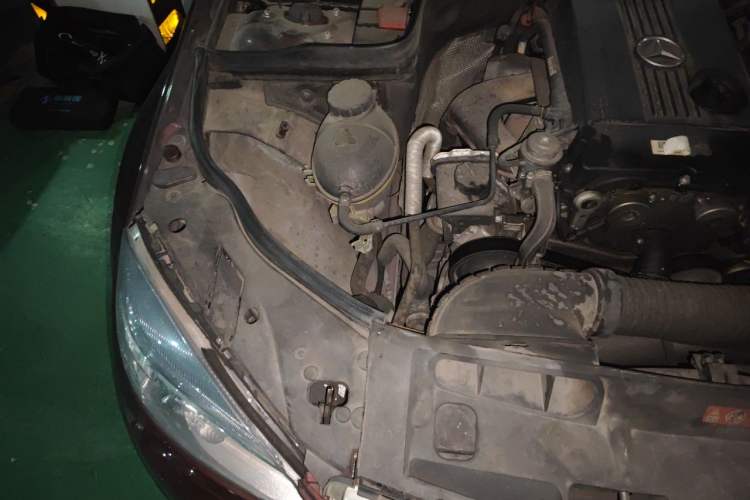 Used Mercedes-Benz C-Class 2010 C 200K Fashion Model Engine Bay Right