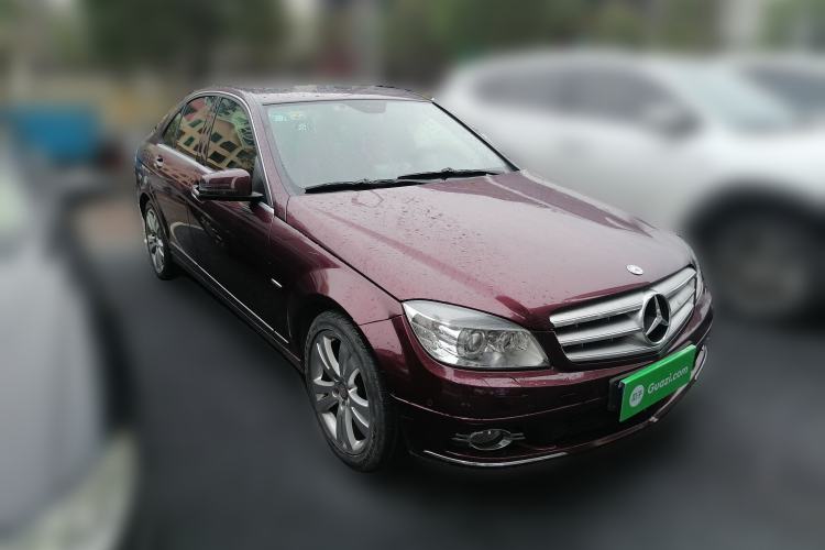 Used Mercedes-Benz C-Class 2010 C 200 CGI Fashion Model Front Right 45 Deg