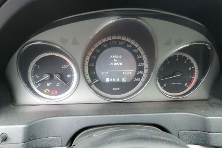 Used Mercedes-Benz C-Class 2010 C 200 CGI Fashion Model Odometer Close Up