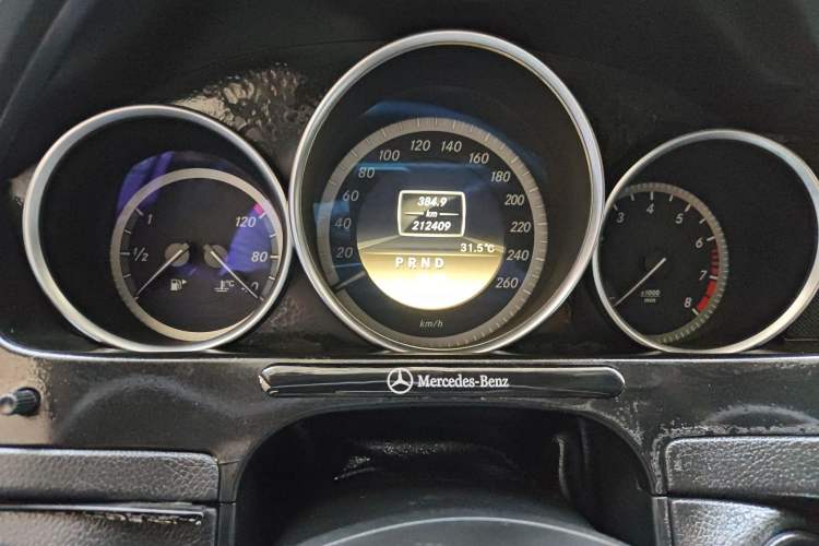 Used Mercedes-Benz C-Class 2010 C 180K Classic model Odometer Close Up
