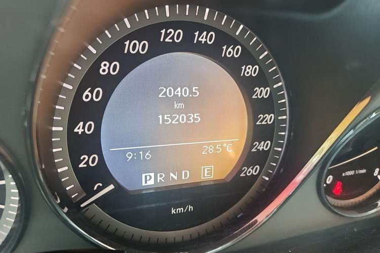 Used Mercedes-Benz C-Class 2010 C 200 CGI Fashion Model Odometer Close Up
