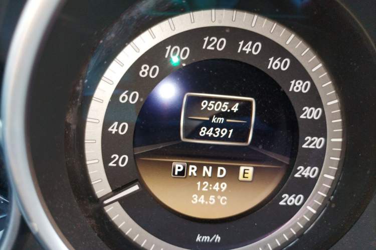 Used Mercedes-Benz C-Class 2010 C 180K Classic model Odometer Close Up