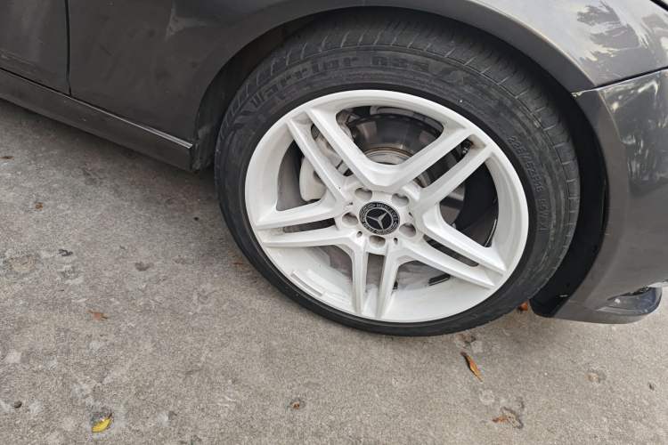 Used Mercedes-Benz C-Class 2010 C 180K Classic model Right Front Wheel Hub