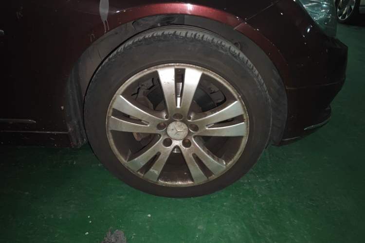 Used Mercedes-Benz C-Class 2010 C 200K Fashion Model Right Front Wheel Hub