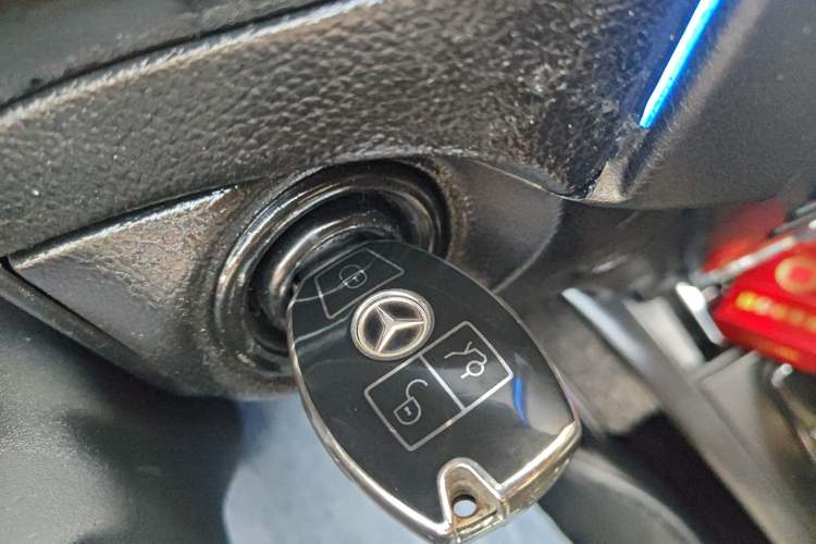 Used Mercedes-Benz C-Class 2010 C 180K Classic model Vehicle Key