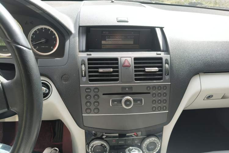 Used Mercedes-Benz C-Class 2010 C 180K Classic model Audio And AC Panel