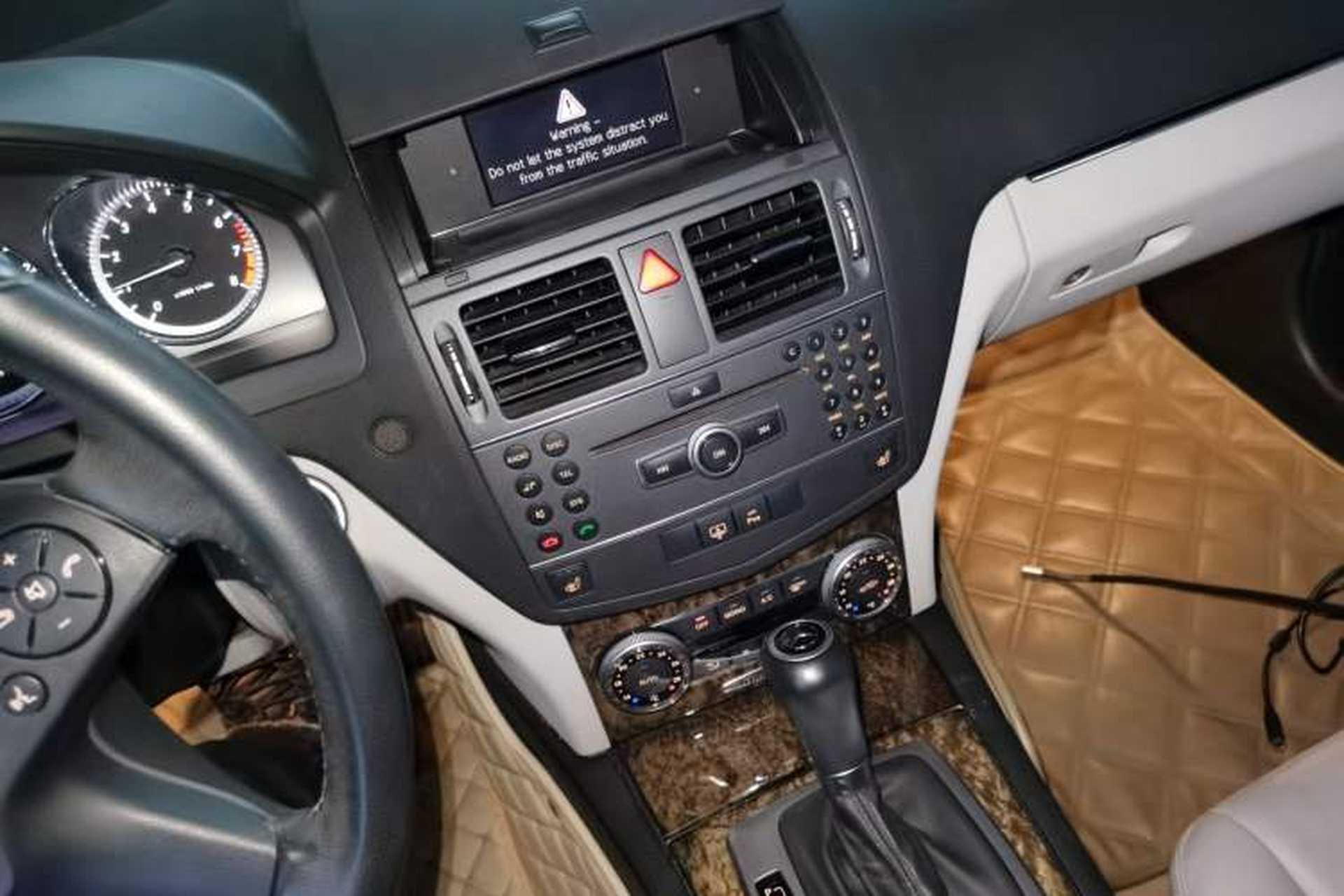 Used Mercedes-Benz C-Class 2010 C 200 CGI Fashion Model Audio And AC Panel