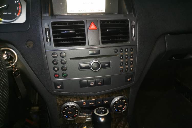 Used Mercedes-Benz C-Class 2010 C 200 CGI Fashion Model Audio And AC Panel