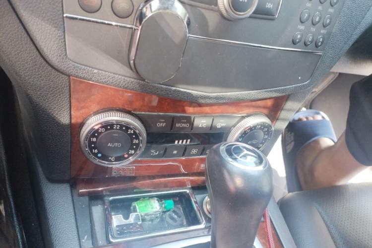 Used Mercedes-Benz C-Class 2010 C 200 CGI Elegance Model Audio And AC Panel
