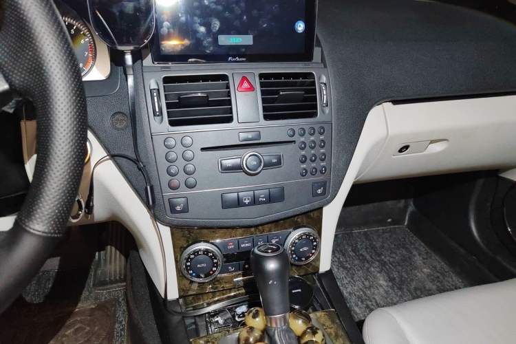 Used Mercedes-Benz C-Class 2010 C 200 CGI Fashion Model Audio And AC Panel