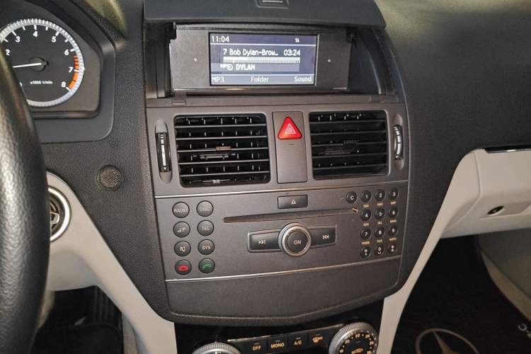 Used Mercedes-Benz C-Class 2010 C 180K Classic model Audio And AC Panel