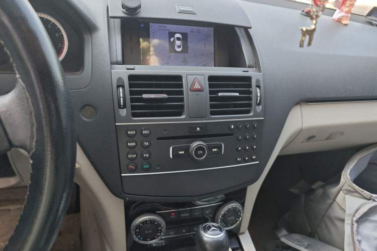 Used Mercedes-Benz C-Class 2010 C 180K Classic model Audio And AC Panel