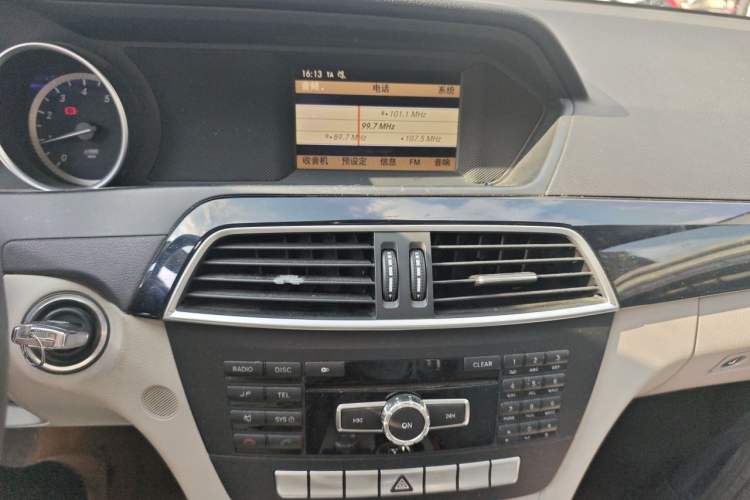 Used Mercedes-Benz C-Class 2010 C 180K Classic model Audio And AC Panel