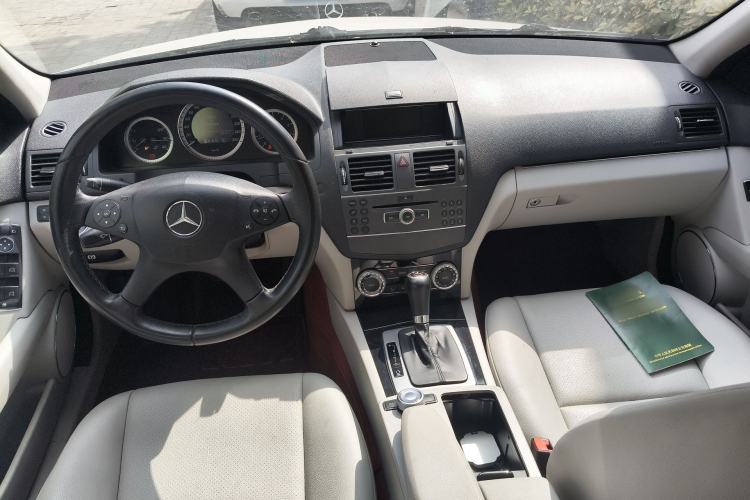 Used Mercedes-Benz C-Class 2010 C 180K Classic model Center Console