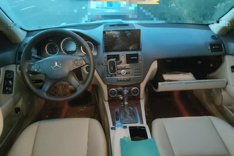 Used Mercedes-Benz C-Class 2010 C 200 CGI Elegance Model Center Console