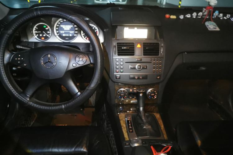 Used Mercedes-Benz C-Class 2010 C 200 CGI Fashion Model Center Console