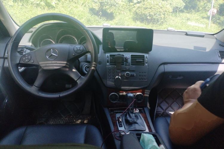 Used Mercedes-Benz C-Class 2010 C 200 CGI Elegance Model Center Console