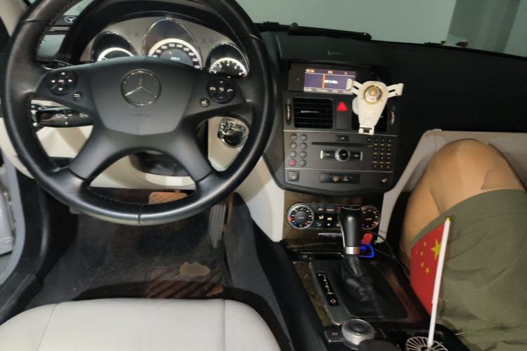 Used Mercedes-Benz C-Class 2010 C 200 CGI Fashion Model Center Console