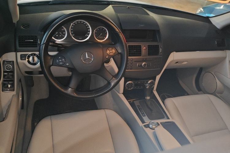 Used Mercedes-Benz C-Class 2010 C 180K Classic model Center Console