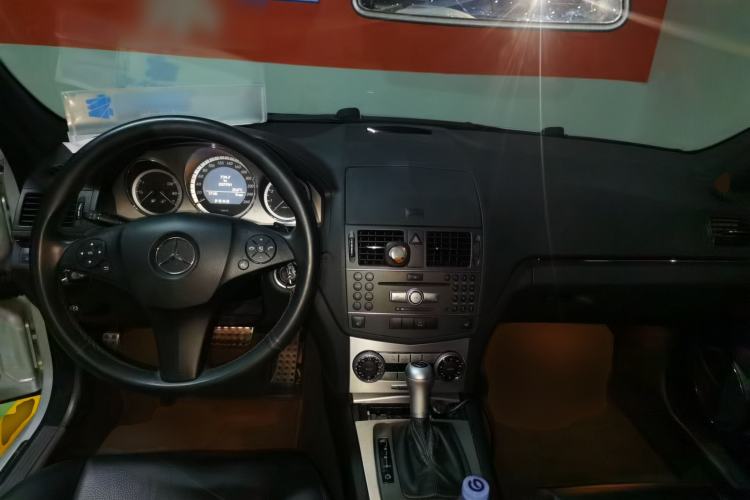 Used Mercedes-Benz C-Class 2010 C 300 Estate Center Console