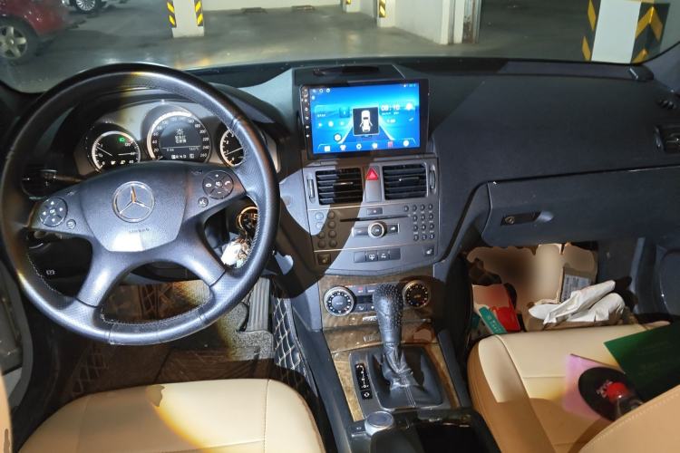 Used Mercedes-Benz C-Class 2010 C 200 CGI Fashion Model Center Console
