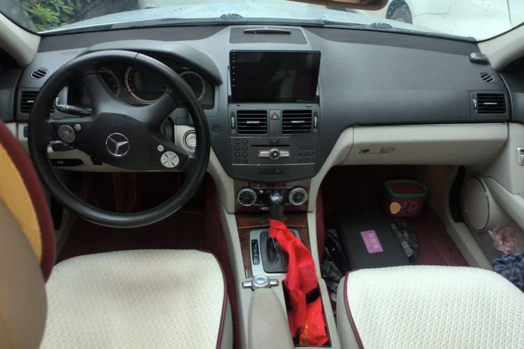Used Mercedes-Benz C-Class 2010 C 200 CGI Elegance Model Center Console