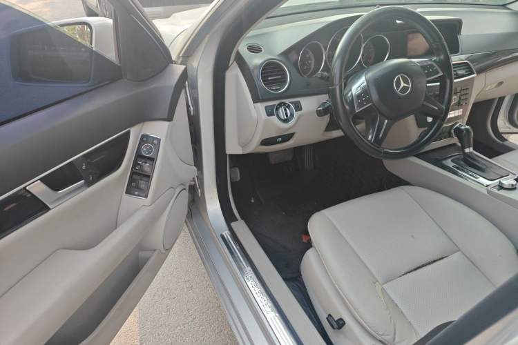 Used Mercedes-Benz C-Class 2010 C 180K Classic model Driver Seat