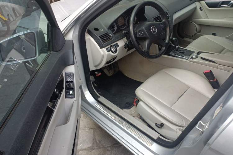 Used Mercedes-Benz C-Class 2010 C 180K Classic model Driver Seat