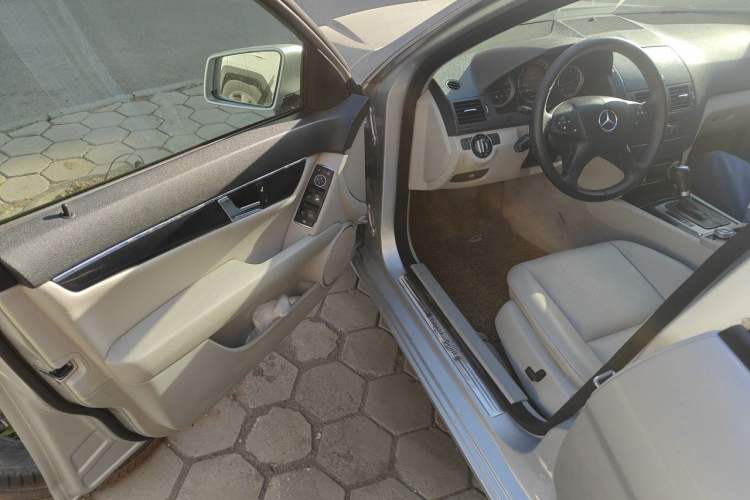 Used Mercedes-Benz C-Class 2010 C 180K Classic model Driver Seat