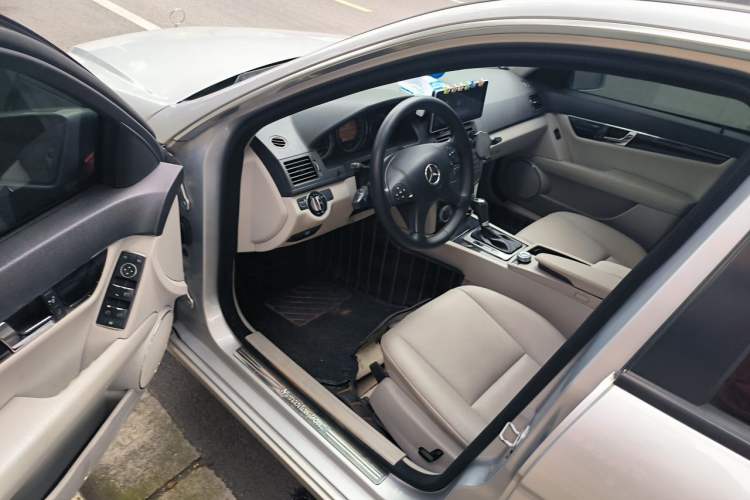Used Mercedes-Benz C-Class 2010 C 180K Classic model Driver Seat