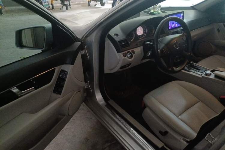 Used Mercedes-Benz C-Class 2010 C 180K Classic model Driver Seat