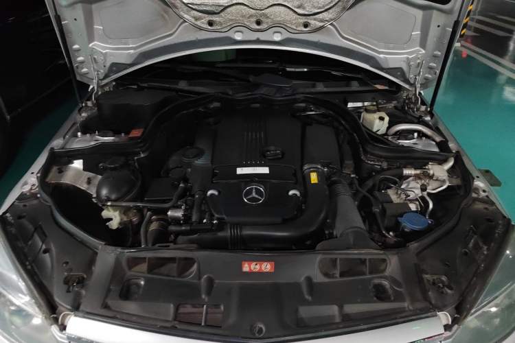 Used Mercedes-Benz C-Class 2010 C 200 CGI Fashion Model Engine Bay