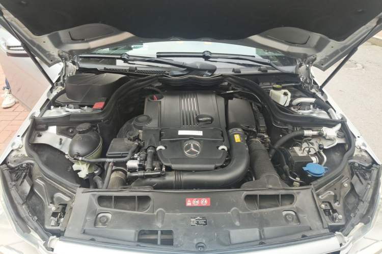 Used Mercedes-Benz C-Class 2010 C 260 CGI Fashion Model Engine Bay