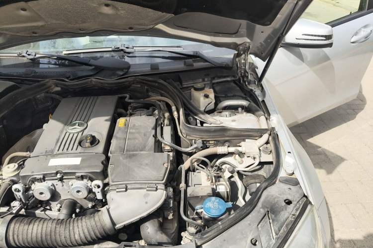 Used Mercedes-Benz C-Class 2010 C 180K Classic model Engine Bay Left