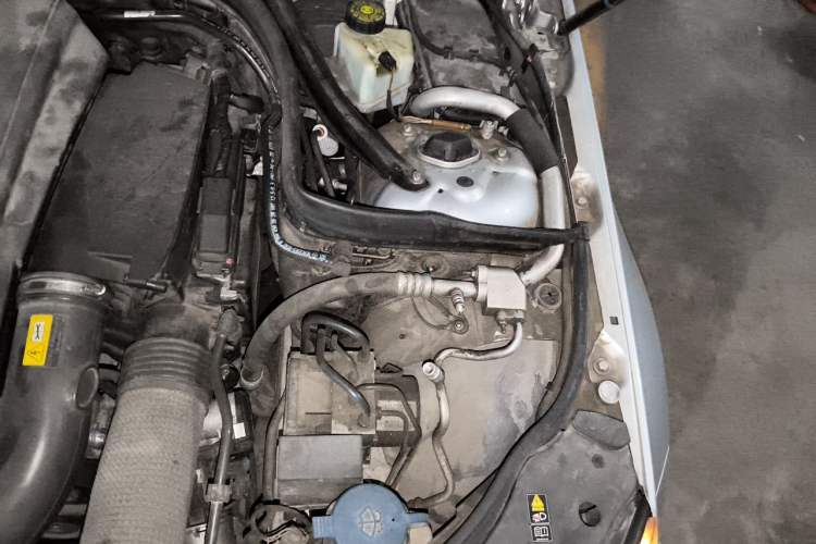 Used Mercedes-Benz C-Class 2010 C 200 CGI Fashion Model Engine Bay Left