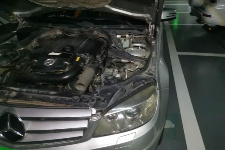 Used Mercedes-Benz C-Class 2010 C 200 CGI Fashion Model Engine Bay Left