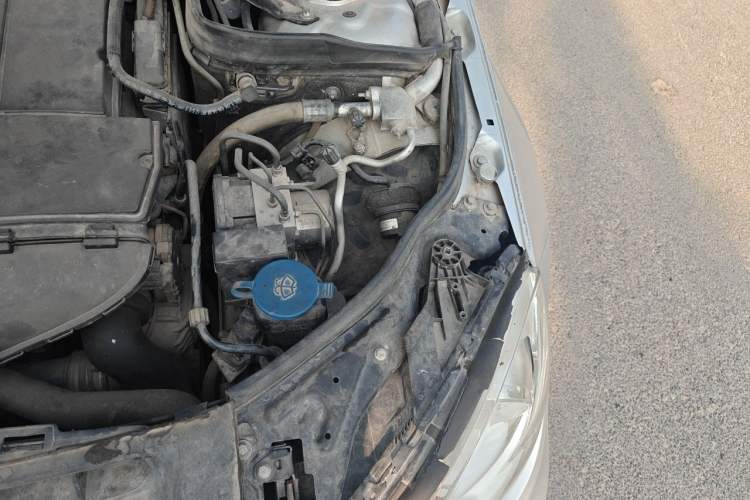 Used Mercedes-Benz C-Class 2010 C 180K Classic model Engine Bay Left