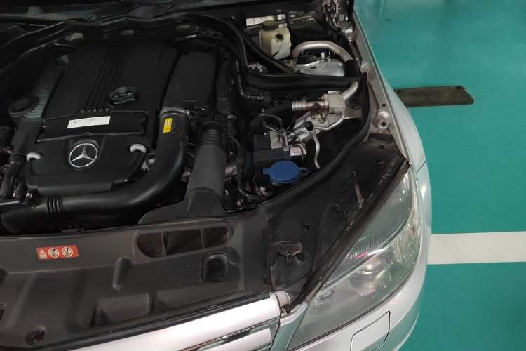 Used Mercedes-Benz C-Class 2010 C 200 CGI Fashion Model Engine Bay Left