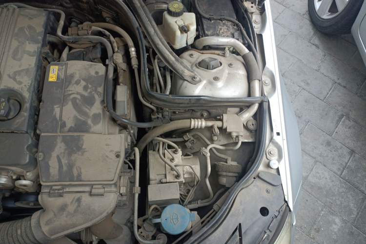Used Mercedes-Benz C-Class 2010 C 180K Classic model Engine Bay Left