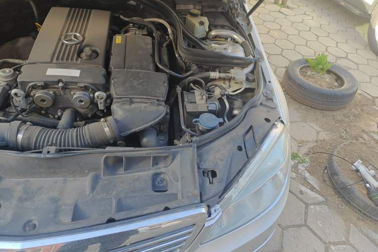 Used Mercedes-Benz C-Class 2010 C 180K Classic model Engine Bay Left