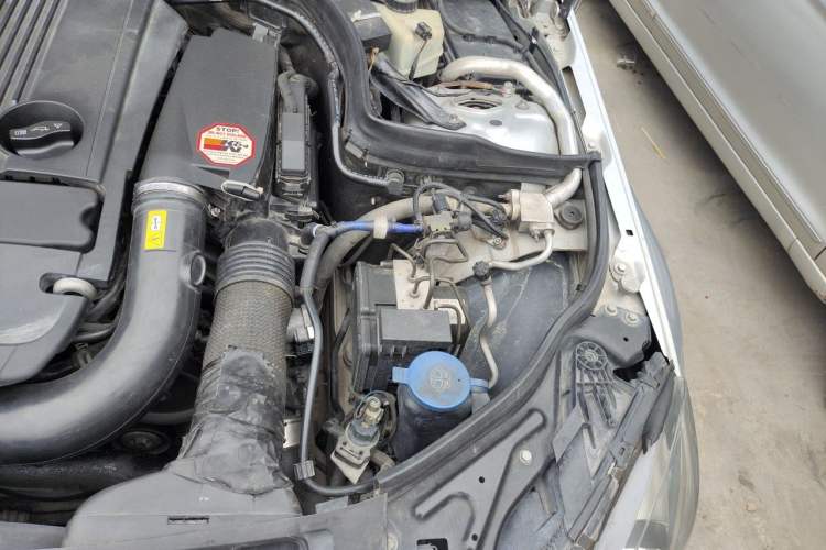 Used Mercedes-Benz C-Class 2010 C 200 CGI Fashion Model Engine Bay Left